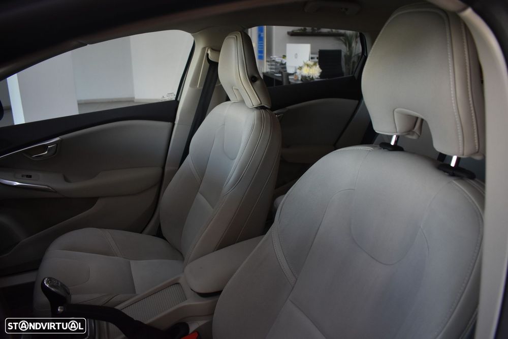 Volvo V40 Cross Country 1.6 D2 Summum - 18