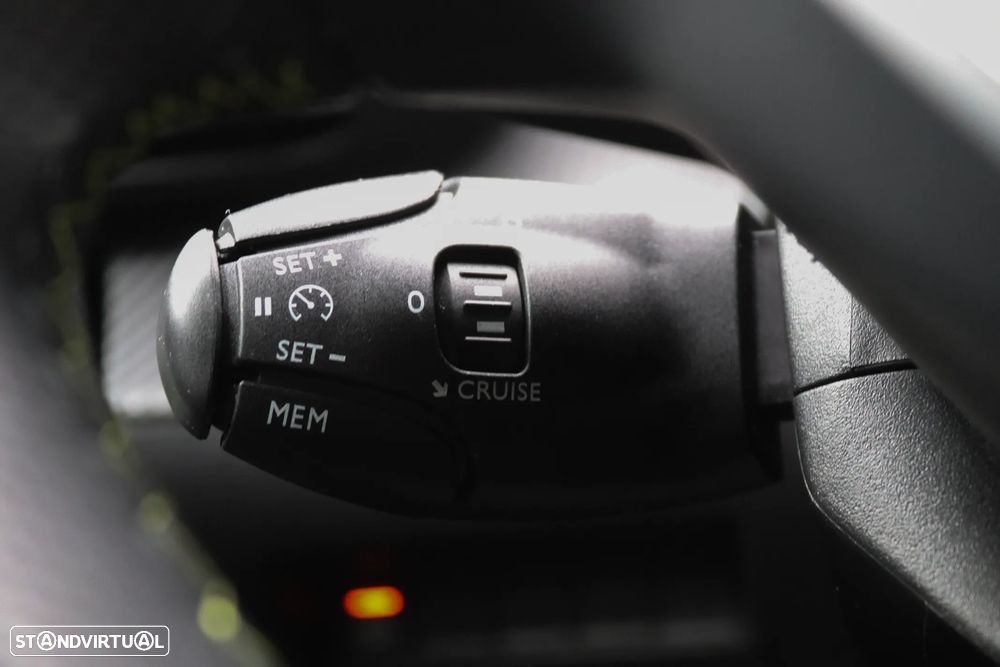 Peugeot e-2008 50 kWh GT - 12