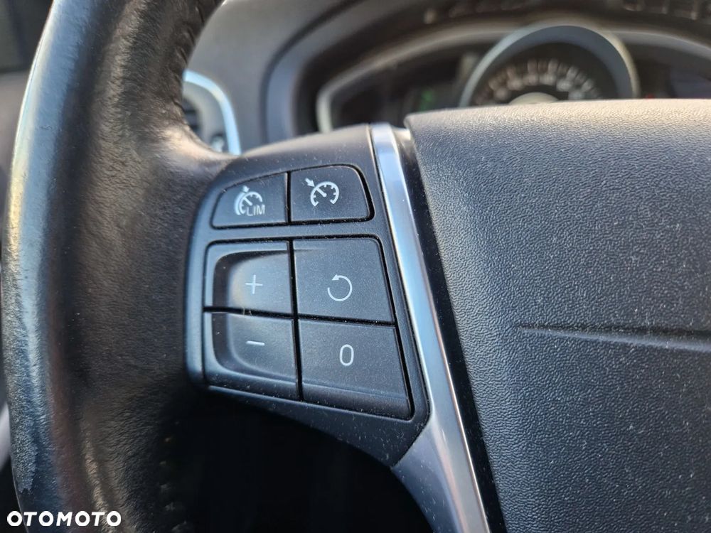 Volvo V40 D2 - 19