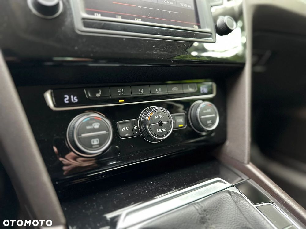 Volkswagen Passat 2.0 TDI SCR Highline - 25