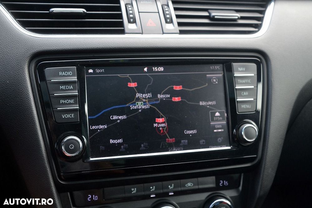 Skoda Octavia 2.0 TDI DSG RS - 22