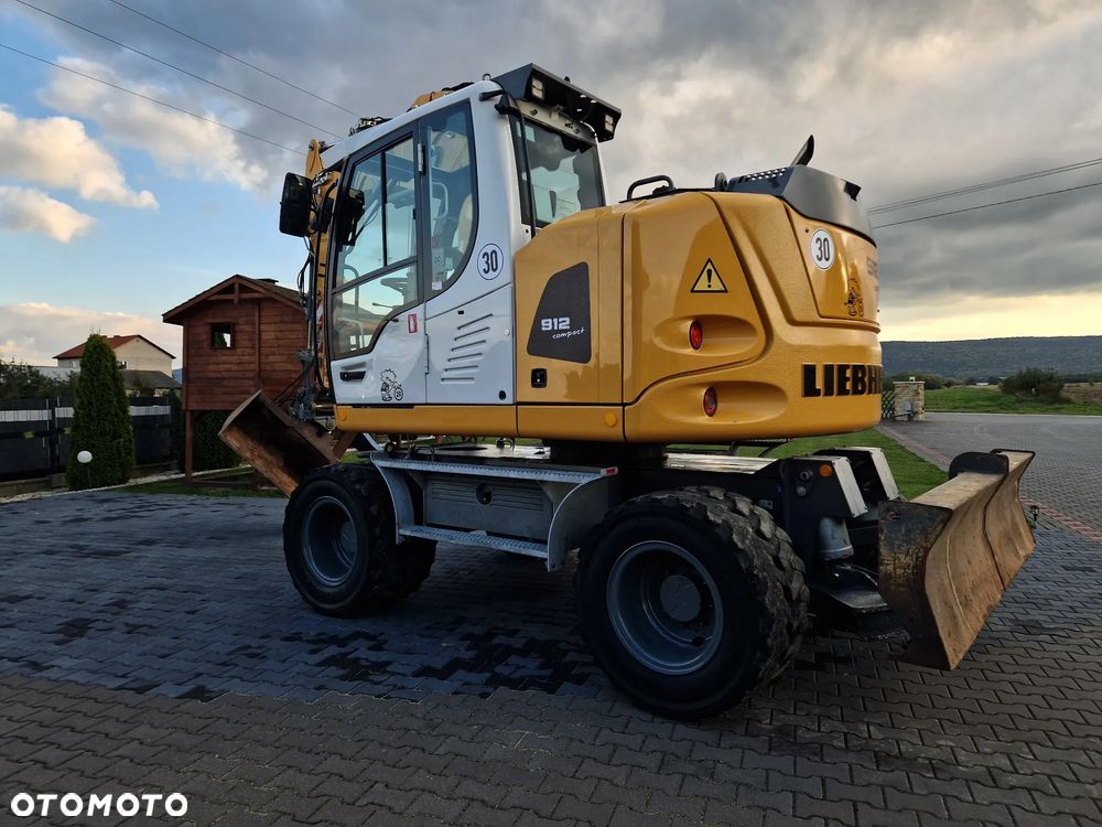 Liebherr A912 - 14