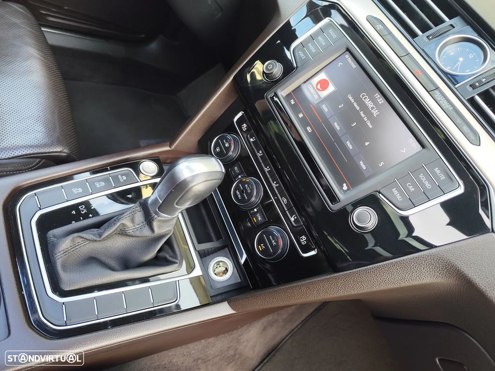 VW Passat Variant 2.0 TDI Highline DSG - 29