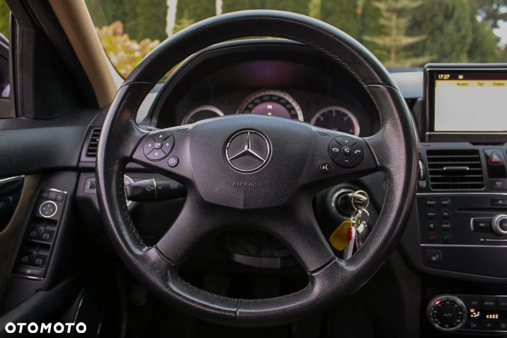 Mercedes-Benz Klasa C 220 CDI Elegance - 34