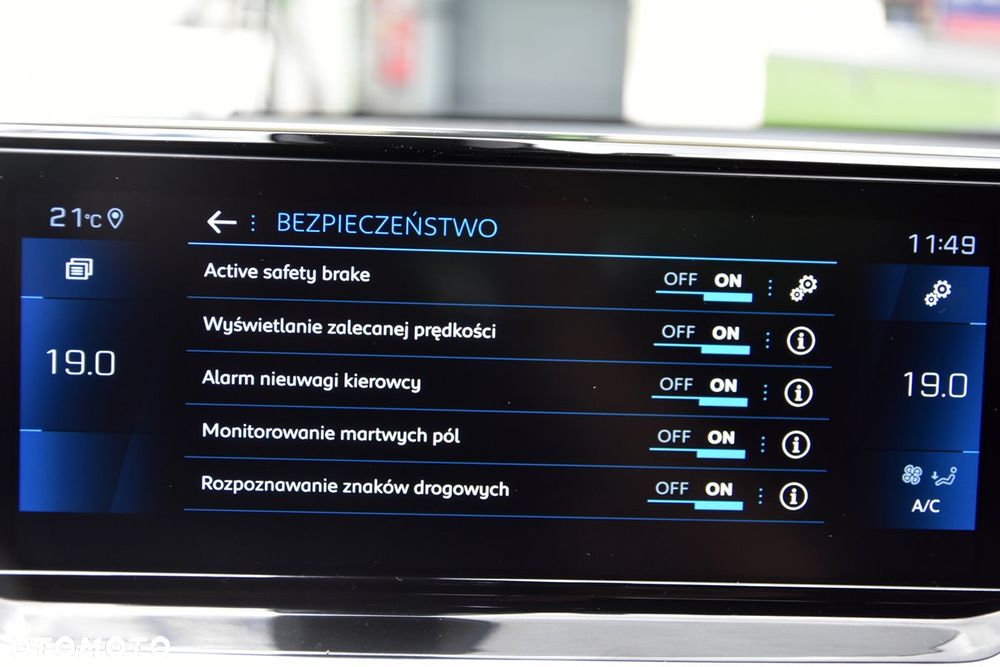 Peugeot 2008 ver-puretech-130-eat8-gt - 37