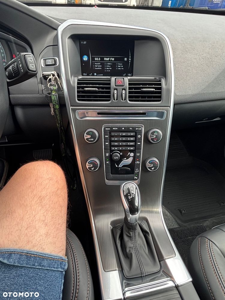 Volvo XC 60 D4 AWD Momentum - 16