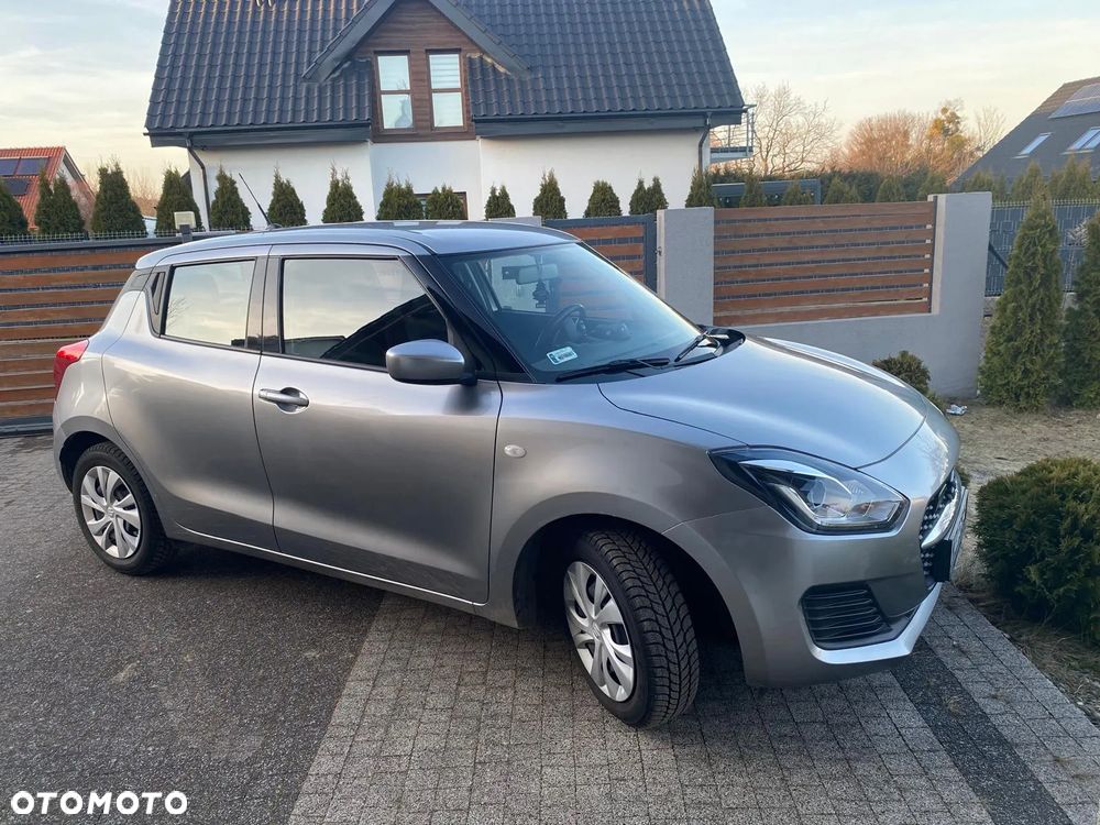 Suzuki Swift 1.2 Premium Plus CVT - 1