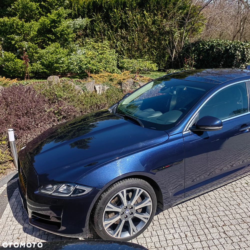 Jaguar XJ 3.0 D V6 Premium Luxury - 4