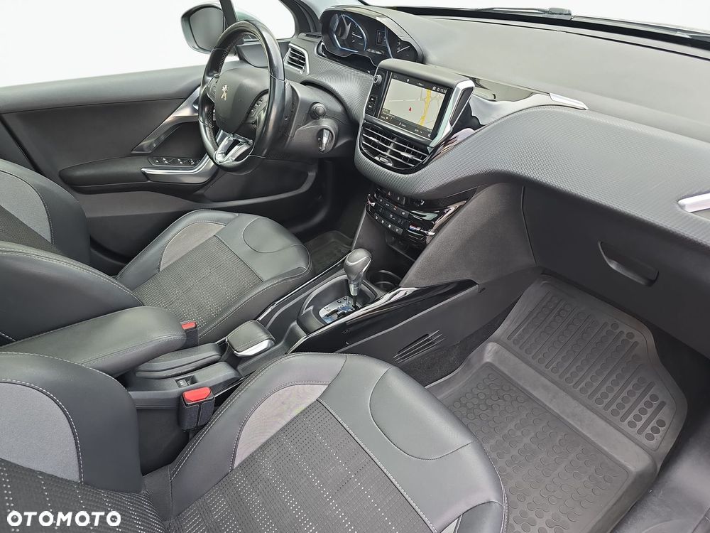 Peugeot 2008 1.2 Pure Tech Allure S&S EAT6 - 27