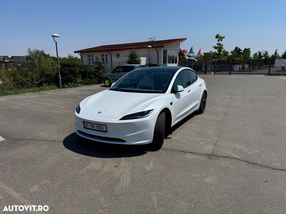 Tesla Model 3 - 1