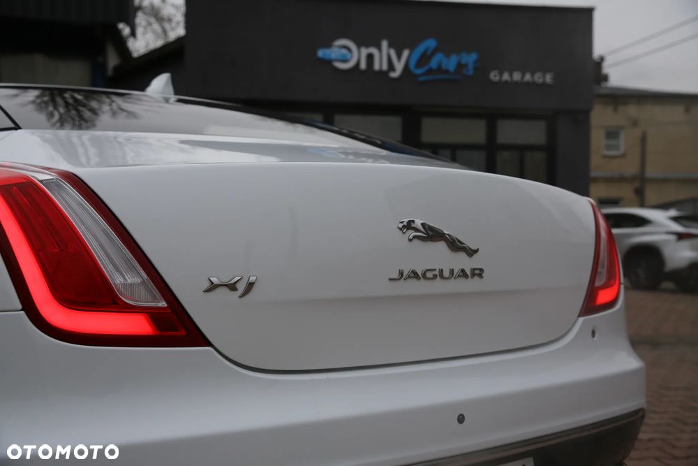 Jaguar XJ 3.0 D V6 Premium Luxury - 4
