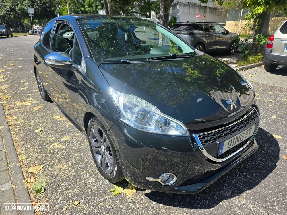 Peugeot 208 2012 photo 2