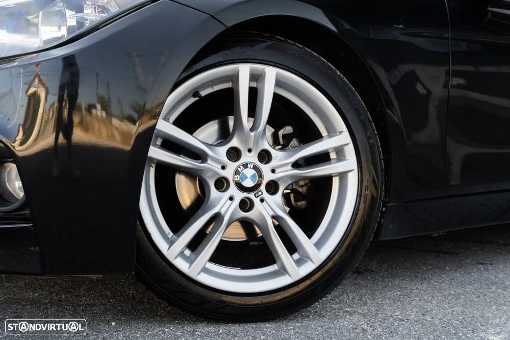 BMW 318 d Auto Line Sport - 32