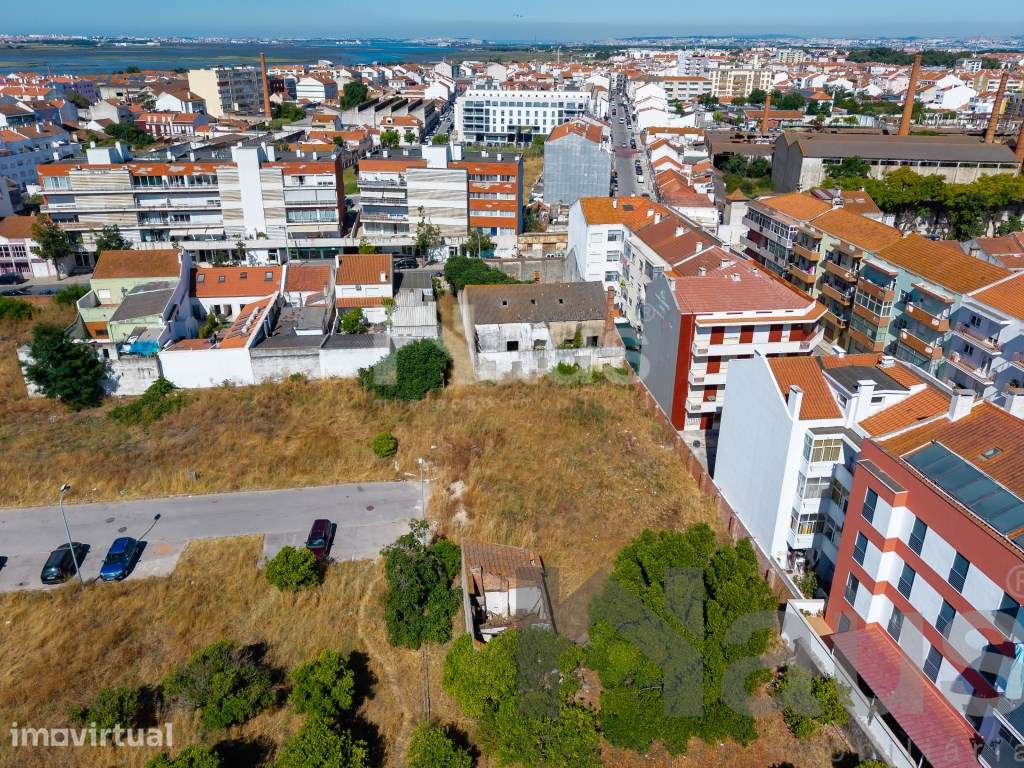 Lote para construção com 1850 m2 no centro do Montijo - Grande imagem: 2/28