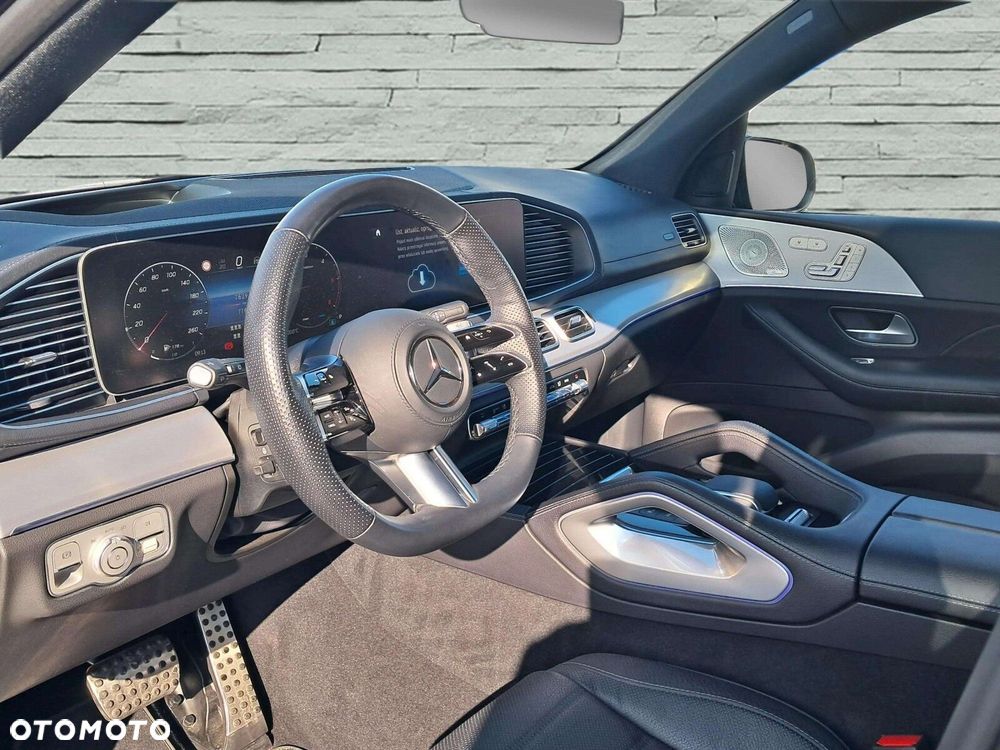 Mercedes-Benz GLS - 12