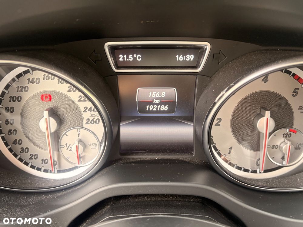 Mercedes-Benz CLA 180 d - 10