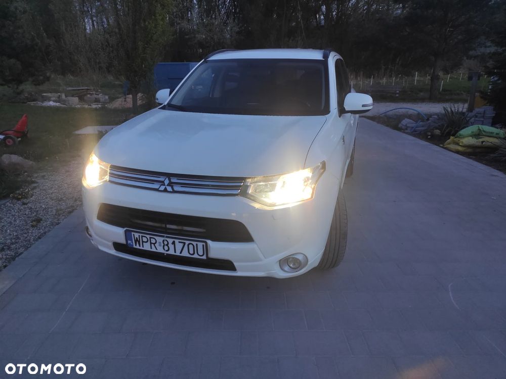 Mitsubishi Outlander Instyle NAVI + - 14