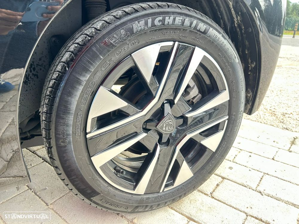 Peugeot 208 1.2 Hybrid Allure e-DCS6 - 24