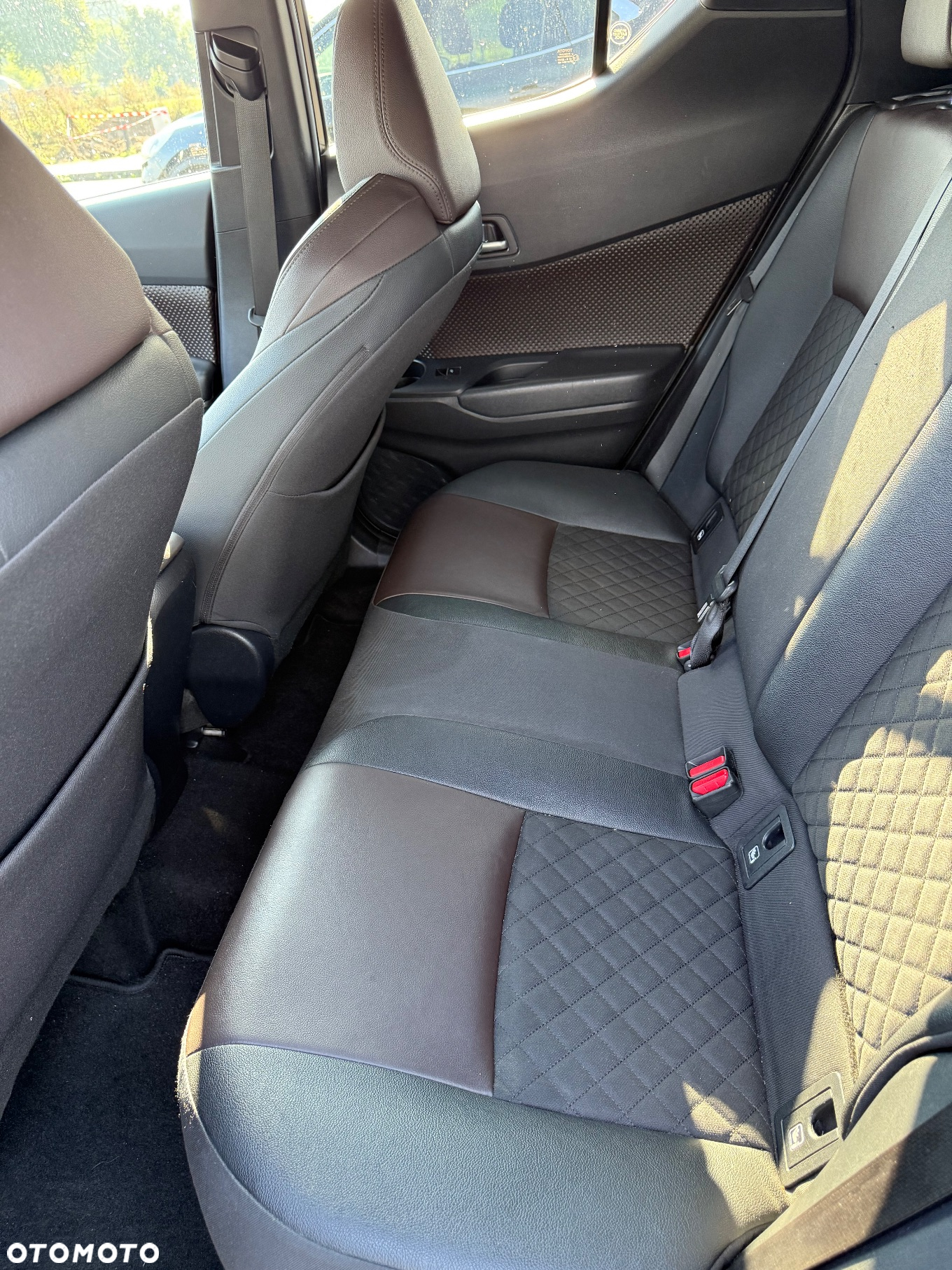 Toyota C-HR 1.8 Hybrid Executive - 19