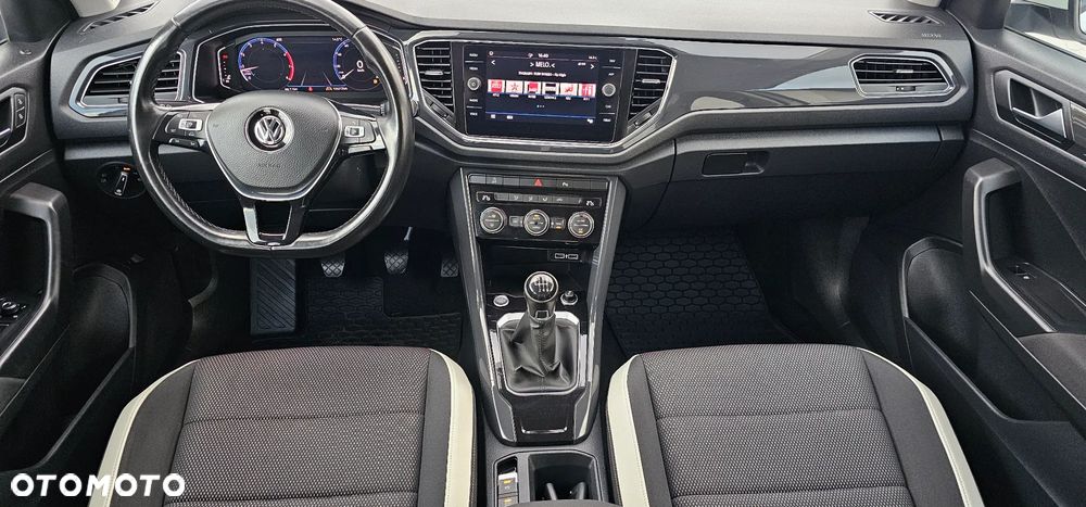 Volkswagen T-Roc - 17