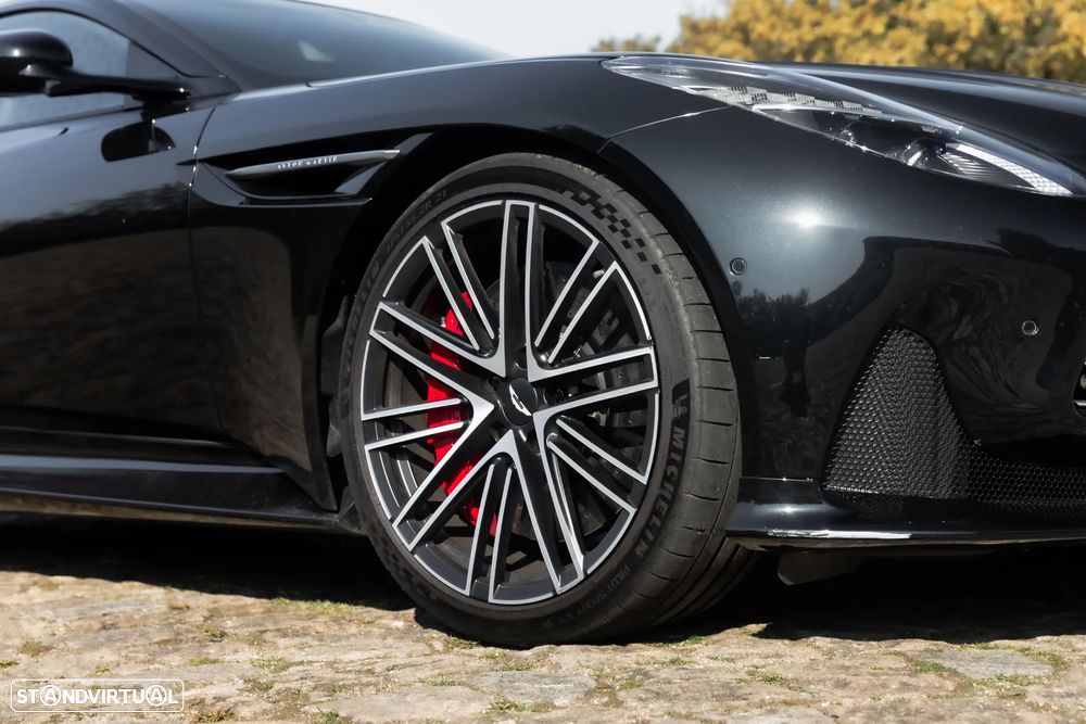 Aston Martin DB12 Coupé V8 Auto - 10