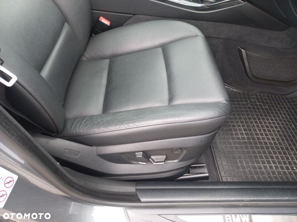 BMW Seria 5 550i - 13