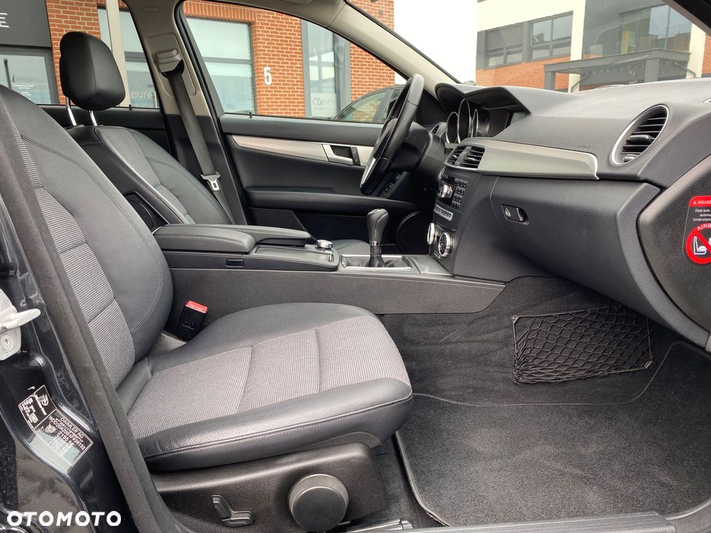 Mercedes-Benz Klasa C 180 T CDI Avantgarde Edition - 22