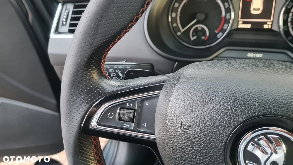 Skoda Octavia 2.0 TDI RS DSG - 13