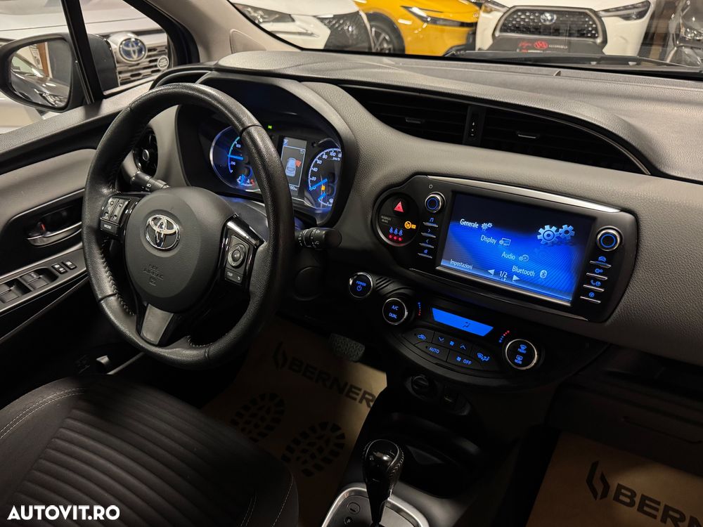Toyota Yaris 1.5 VVT-i HSD Bi-Tone R&B - 28