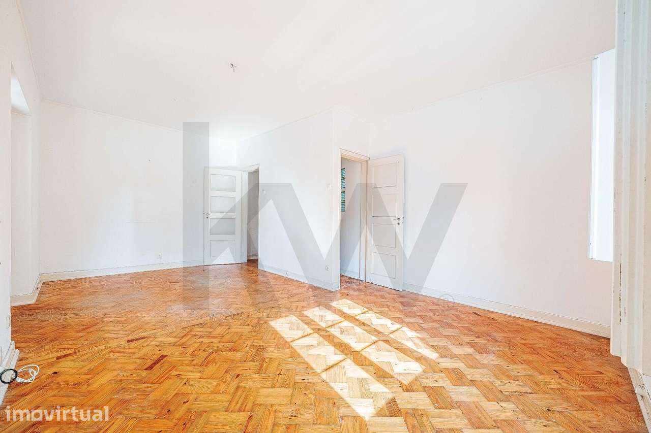 T5 em São Bento, Santarém — espaço, luz natural e um enorme potencial - Grande imagem: 3/38