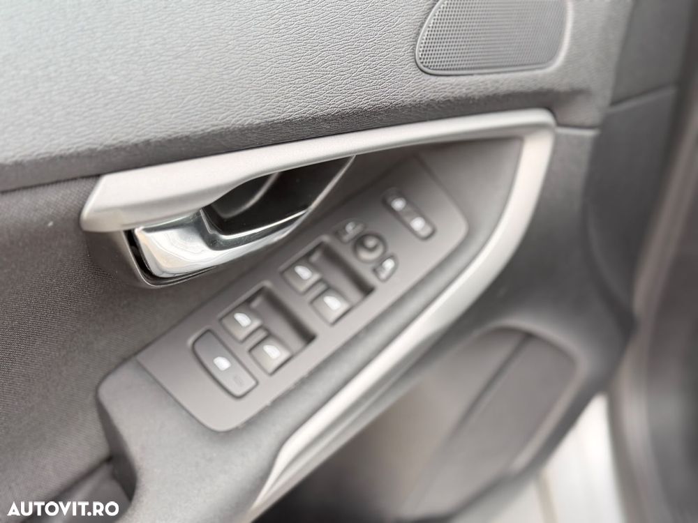 Volvo V40 D2 Powershift Kinetic - 16
