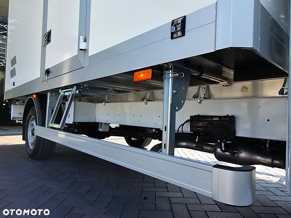 Renault MASTER KONTENER 8 PALET Dłu-4,31cm  Sze-2,11cm  Wys-2,26cm WZMOCNIONE TYLNE ZAWIESZENIE SILNIK 2.3 164KM 144 Tyś Km SERWIS DO OSTATNIEGO Km SALON POLSKA BOGATA OPCJA WYPOSAŻENIA LEDY HALOGENY TEMPOMAT FOTEL KIEROWCY PNEŁMATYCZNY KLIMATYZACJA NOWE OPONY MICHELIN - 24