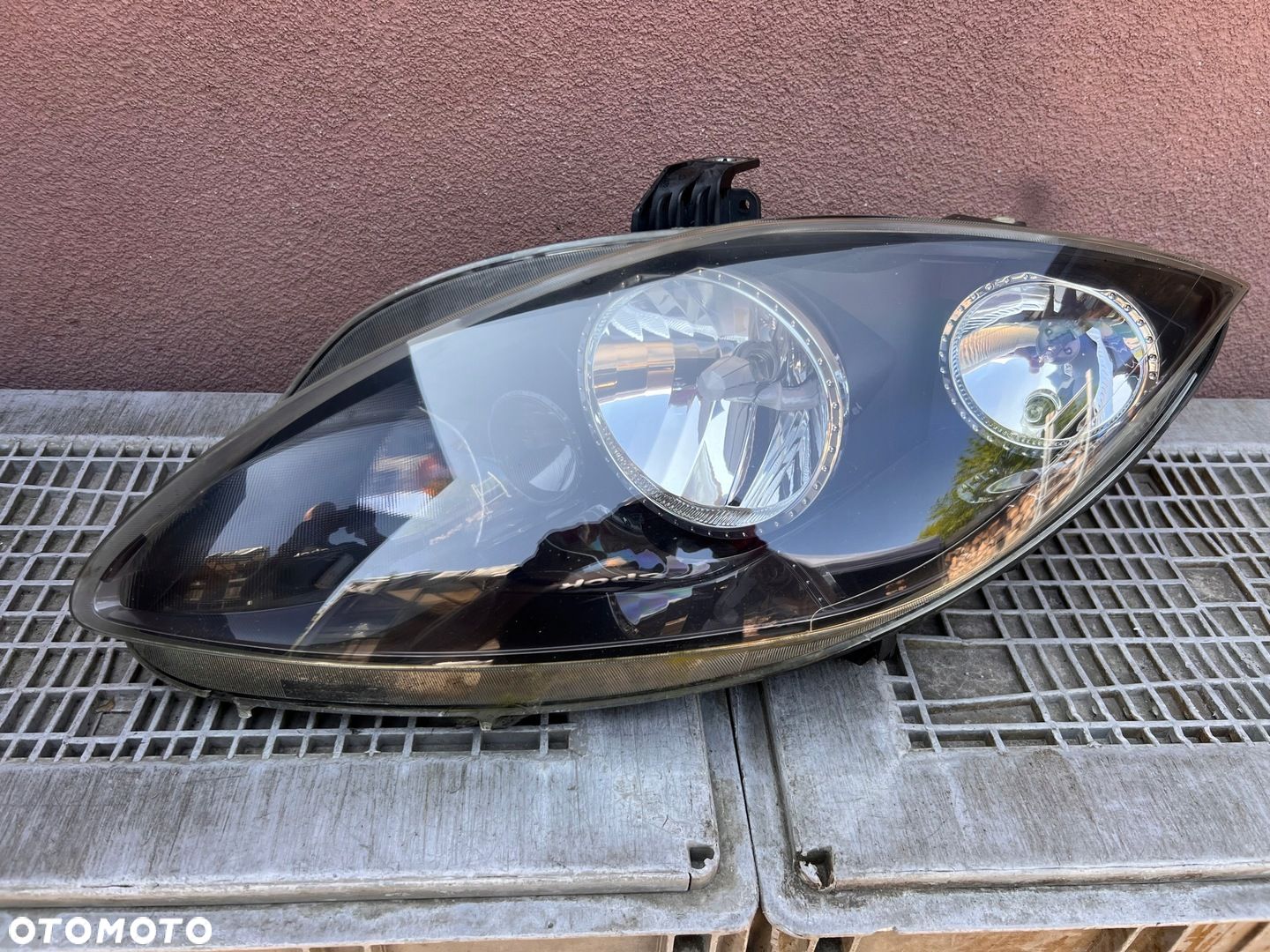Lampa przednia SEAT LEON II ALTEA TOLEDO III LIFT EUROPA ORYGINALNA VALEO - 1
