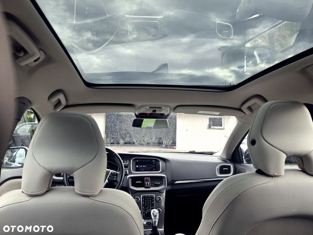 Volvo V40 D2 Momentum - 16
