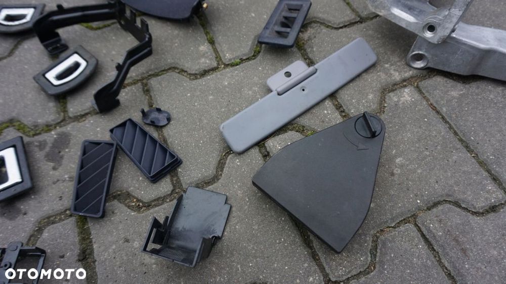 ZAŚLEPKA OSŁONA PLASTIK AUDI A4 B6 SEDAN 2001 - 6