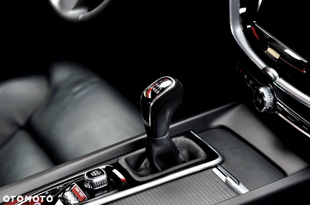 Volvo XC 60 D3 Momentum Pro - 27