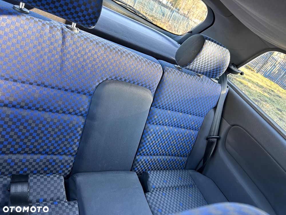 Audi A3 3-drzwiowe 1.6 Attraction - 10