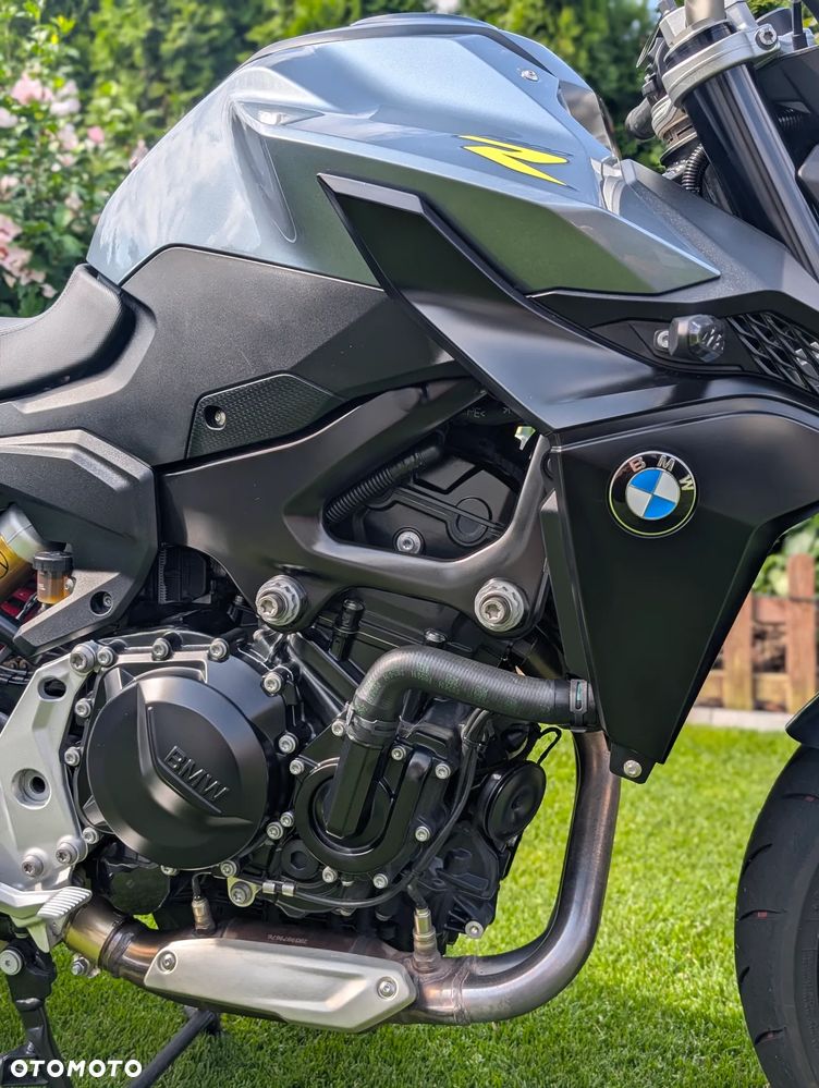 BMW F - 22