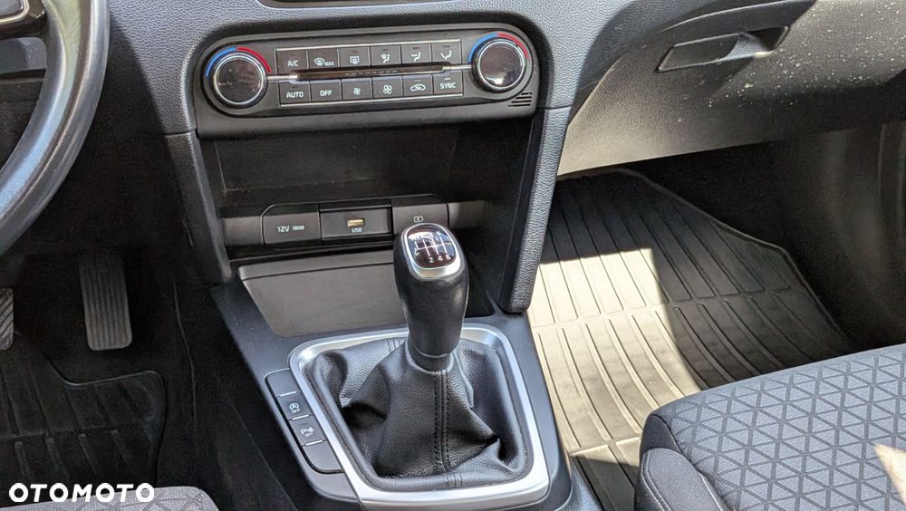 Kia Ceed 1.6 CRDi SCR M - 24