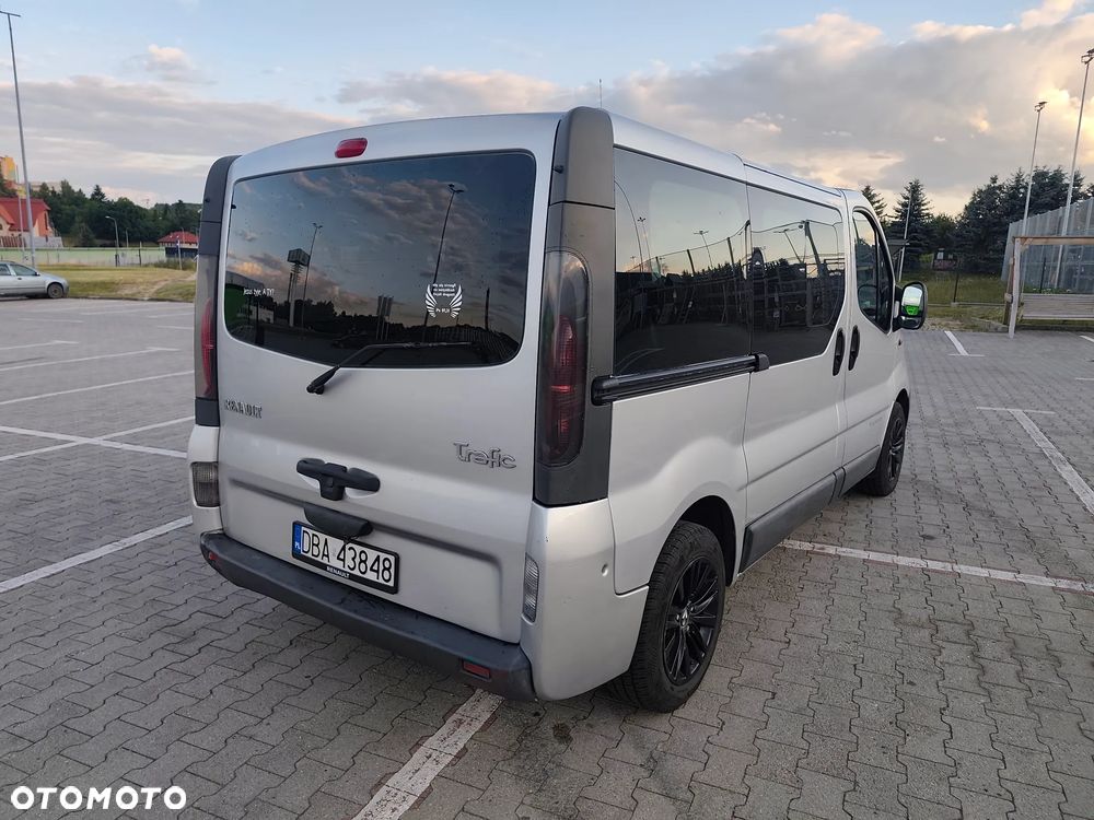 Renault Trafic Passenger - 2