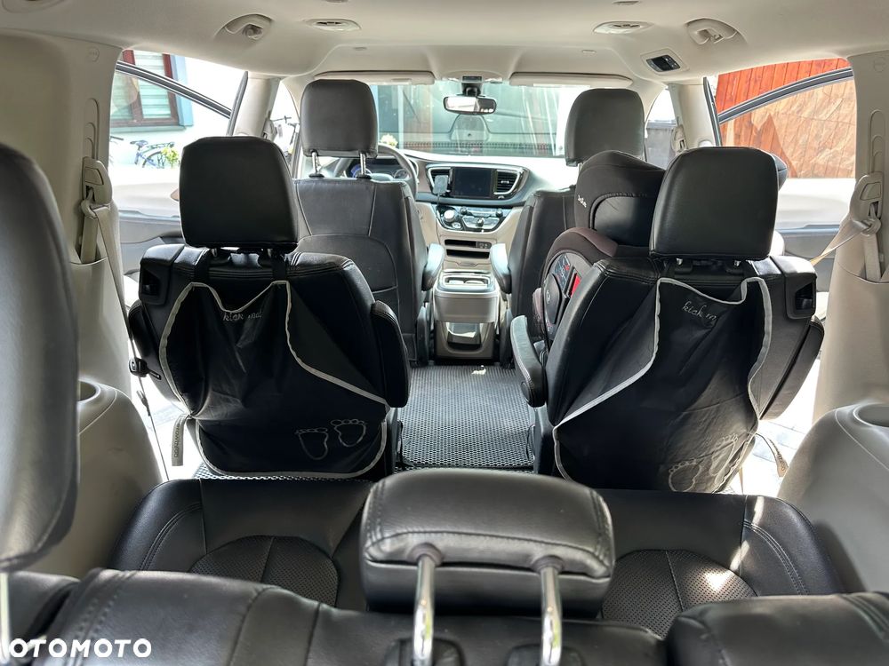 Chrysler Pacifica - 8