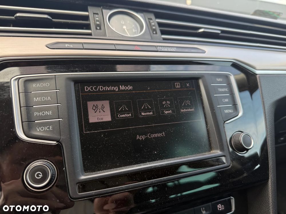 Volkswagen Passat - 21