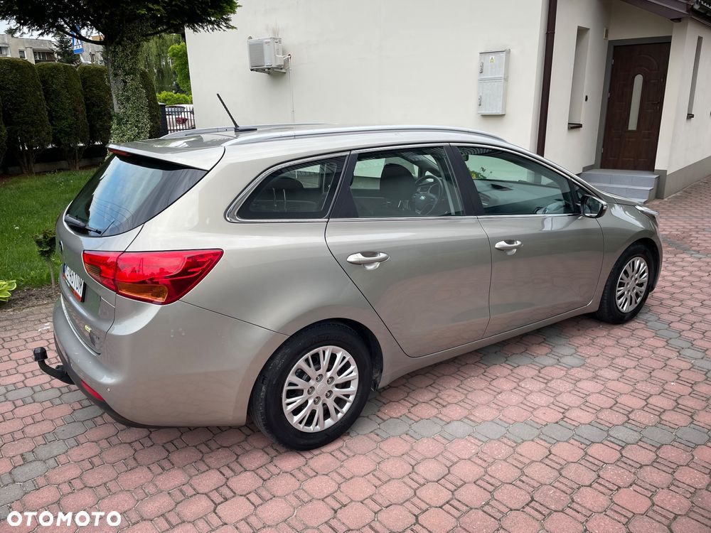Kia Ceed - 10