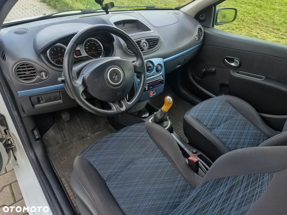 Renault Clio - 19