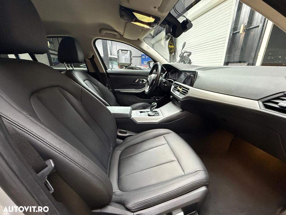 BMW Seria 3 320i AT - 32