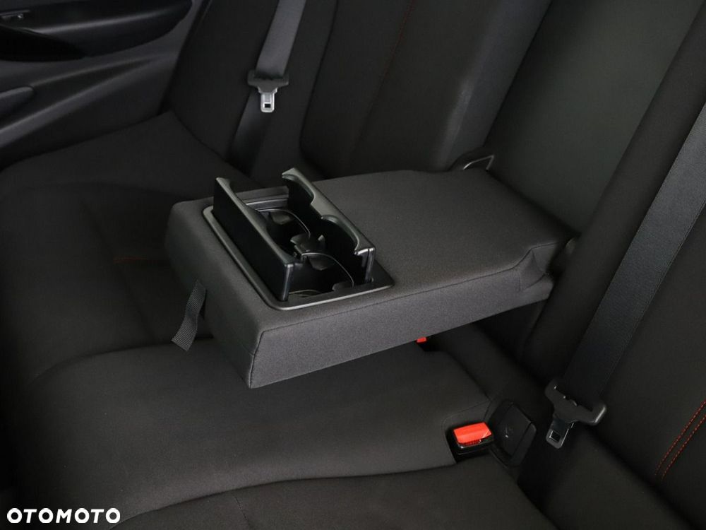 BMW Seria 3 318d - 36