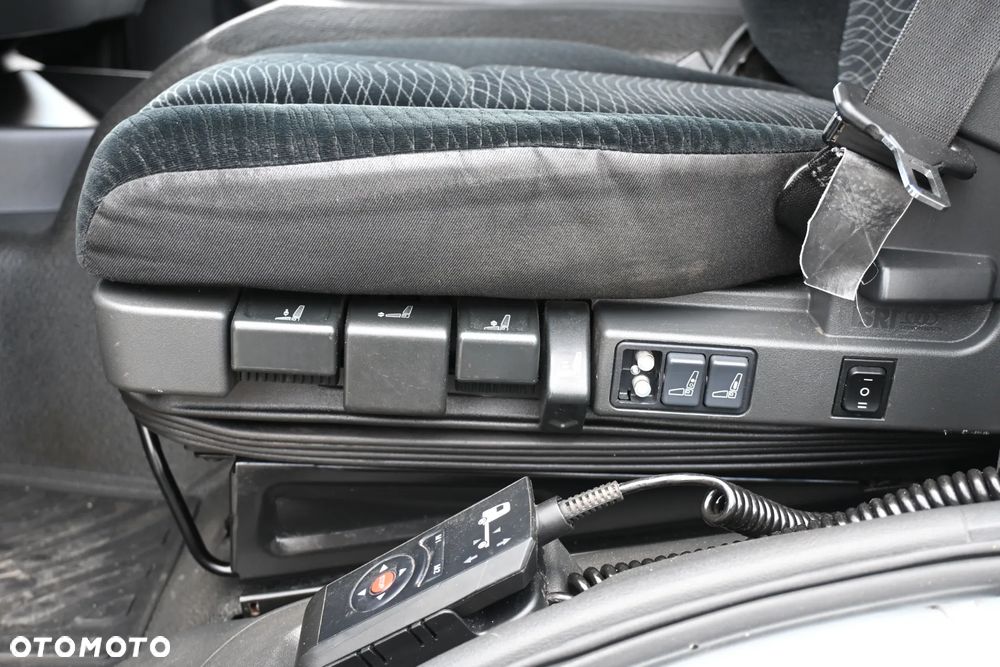 Mercedes-Benz Atego 1527 kontener 7,25 winda 2 T klima kamery - 17
