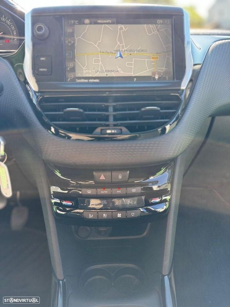 Peugeot 2008 1.2 PureTech Allure - 18