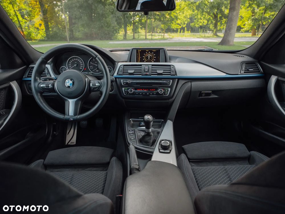 BMW Seria 3 320d xDrive - 26
