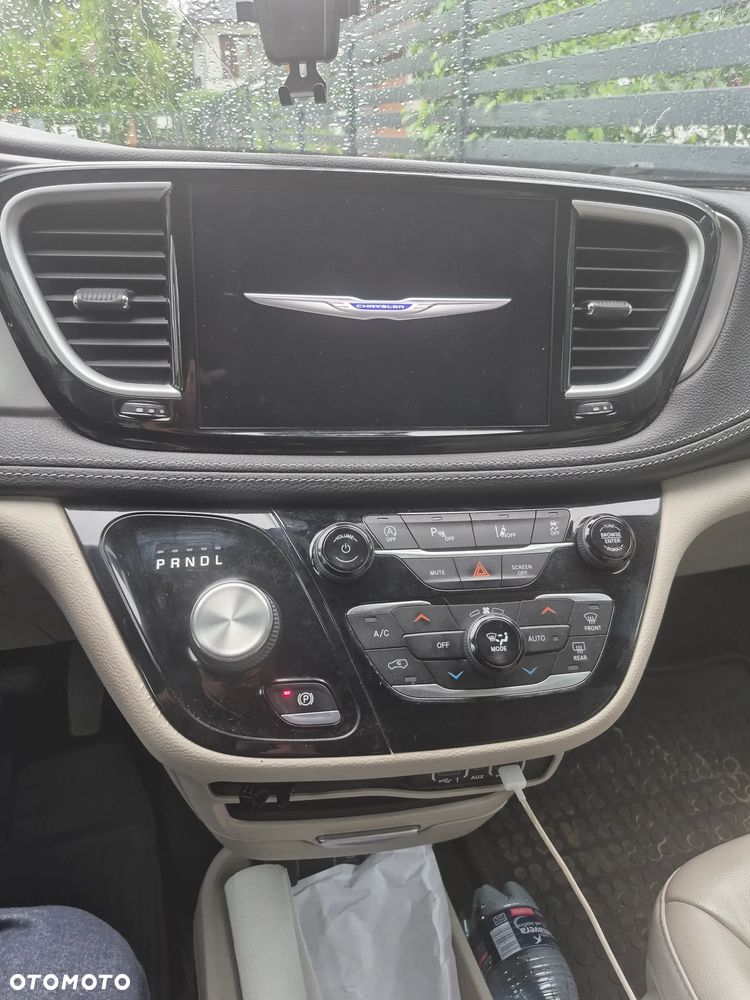 Chrysler Pacifica - 26